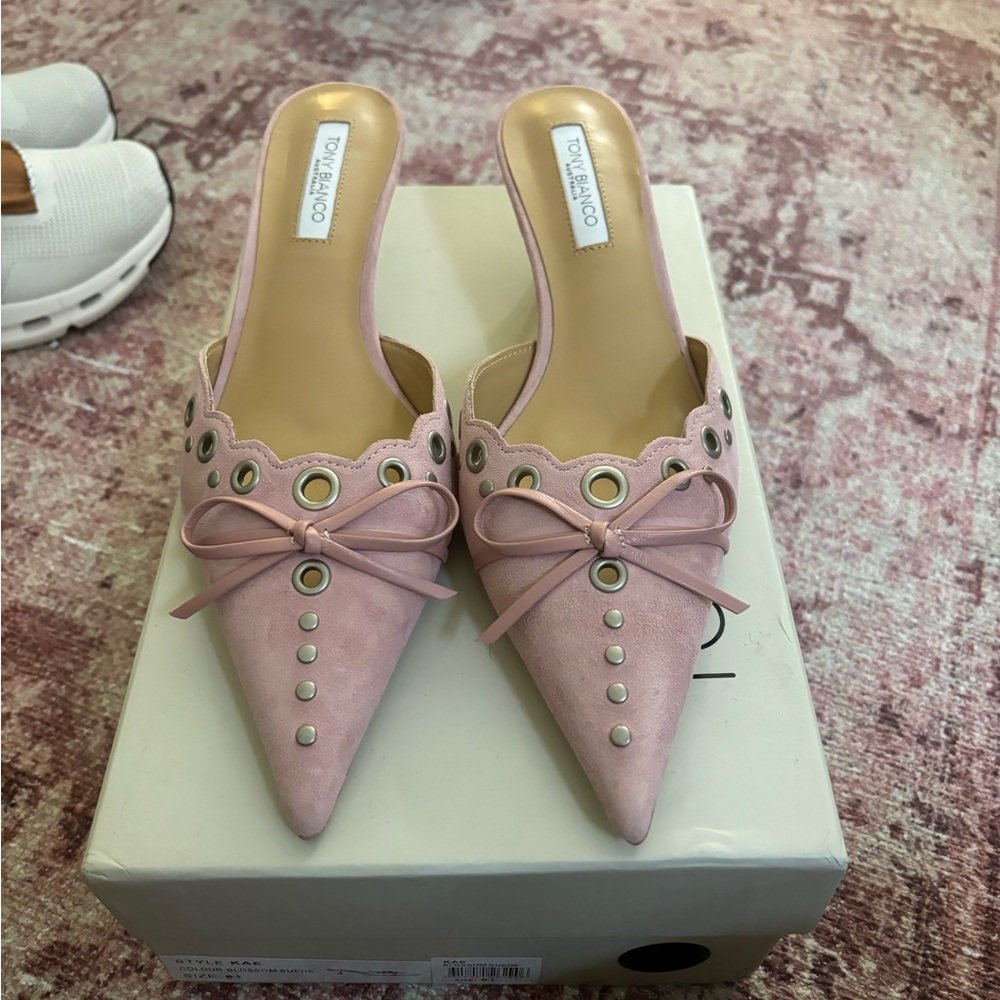 Tony Bianca blossom suede kae kitten heels